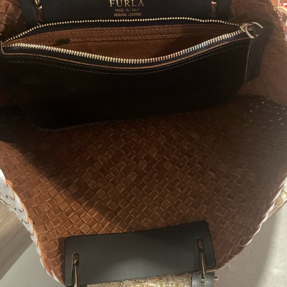 Gorgeous Furla Italian leather tote - Picture 9 of 11